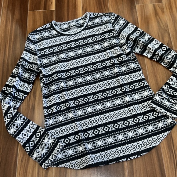 Large ClimateRight by Cuddl Duds Black and White Patterned fleece top - Picture 1 of 2